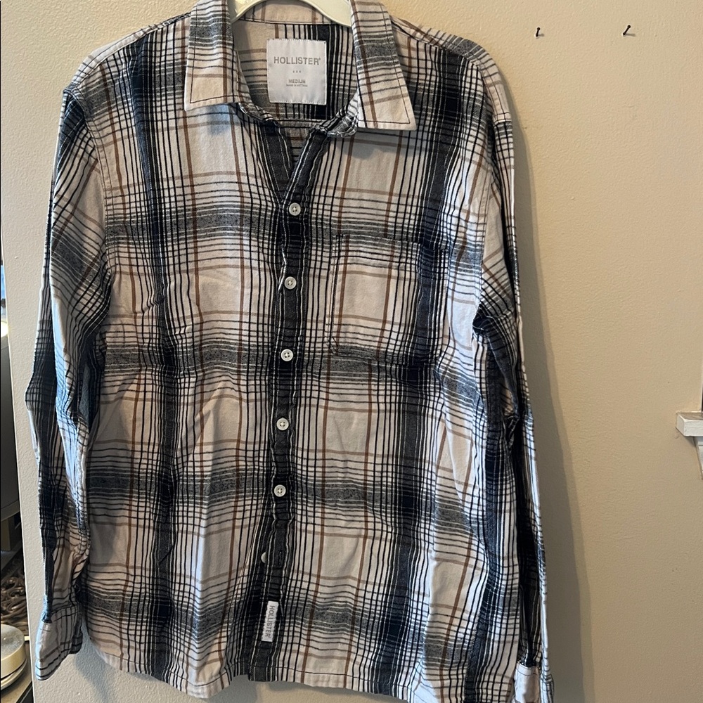 Hollister long sleeve button down light Flannel Cream gray tan and Black. M